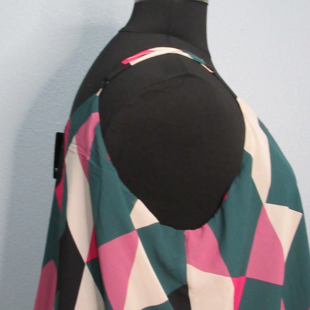 Torrid Geometric Pattern Camisole - Picture 5 of 9